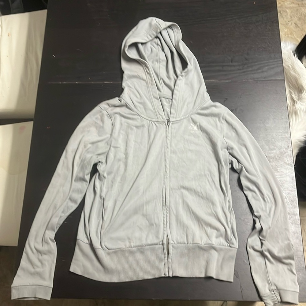 Women’s Light Gray American Eagle Outfitters (also can be unisex)